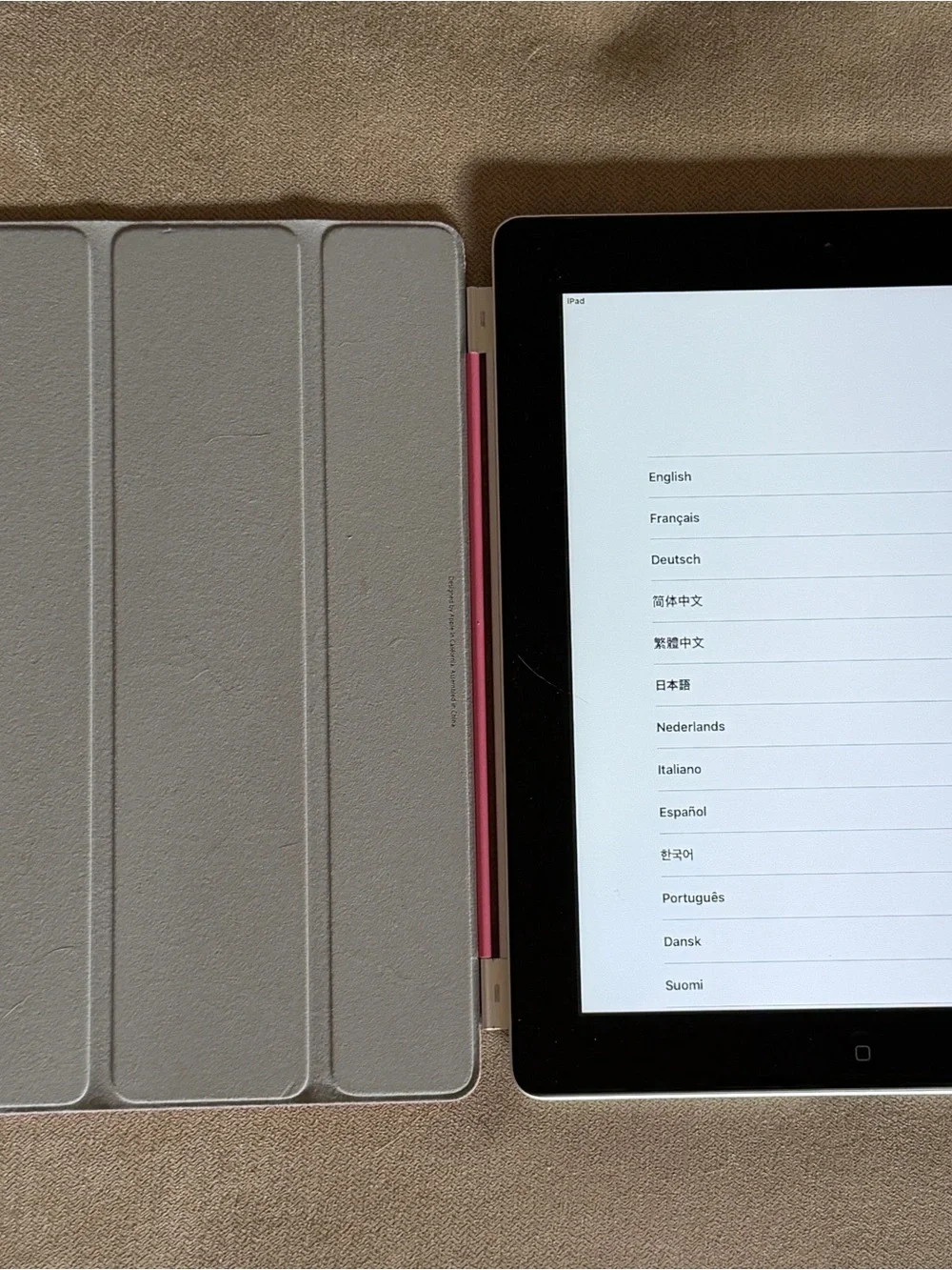 ✨Apple iPad 2, 2nd gen, Silver, 16GB w/ cover & 2 cords. A1395 Great condition.